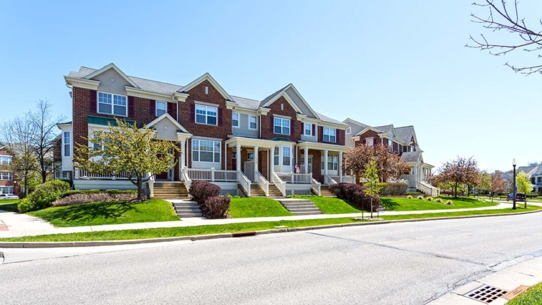 🔒 MLG Capital purchases three Milwaukee-area condo complexes