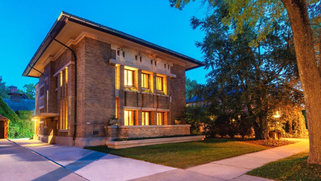 Milwaukee’s only single-family Frank Lloyd Wright-designed home sold for .7 million
