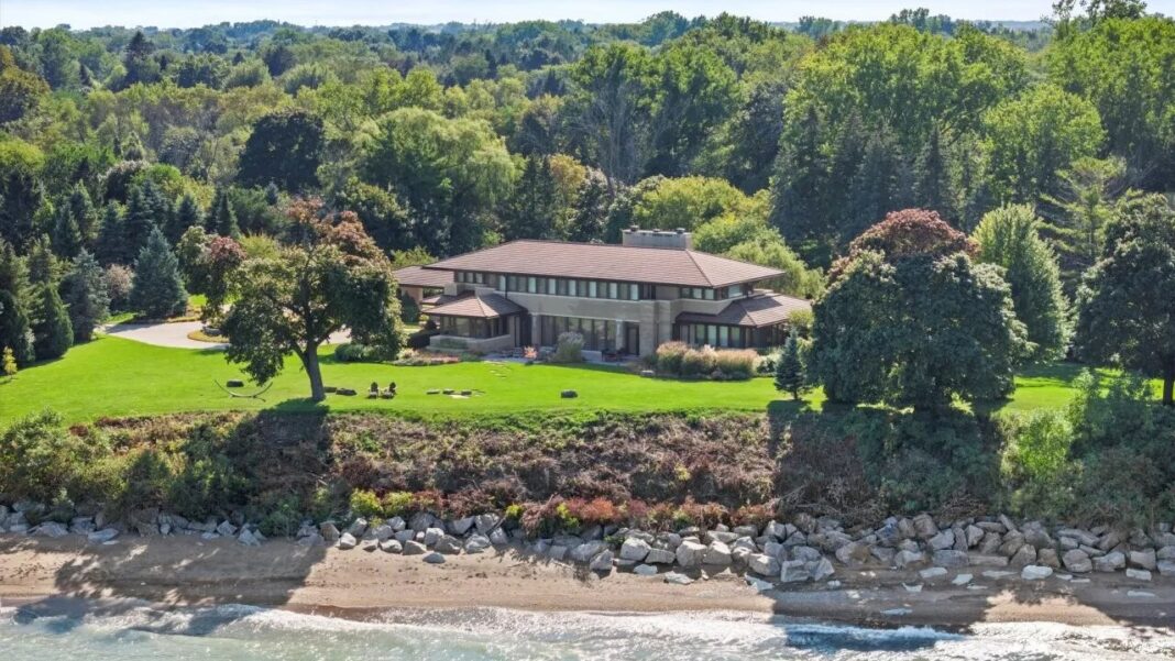 Wind Point lakefront home sold for .1 million