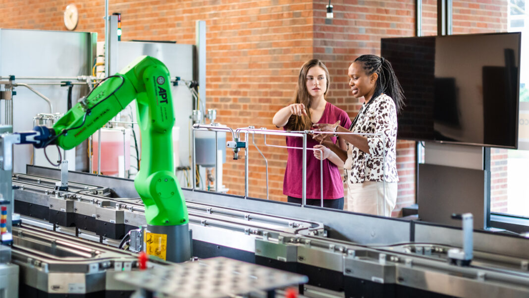 🔒 Microsoft gives UWM .2 million for Connected Systems Institute