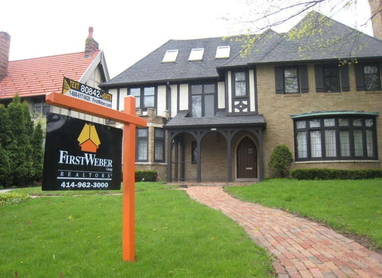 Metro Milwaukee home sales rose in January, but prices fall