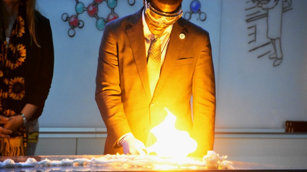 🔒 UWM opens new 8 million chemistry building