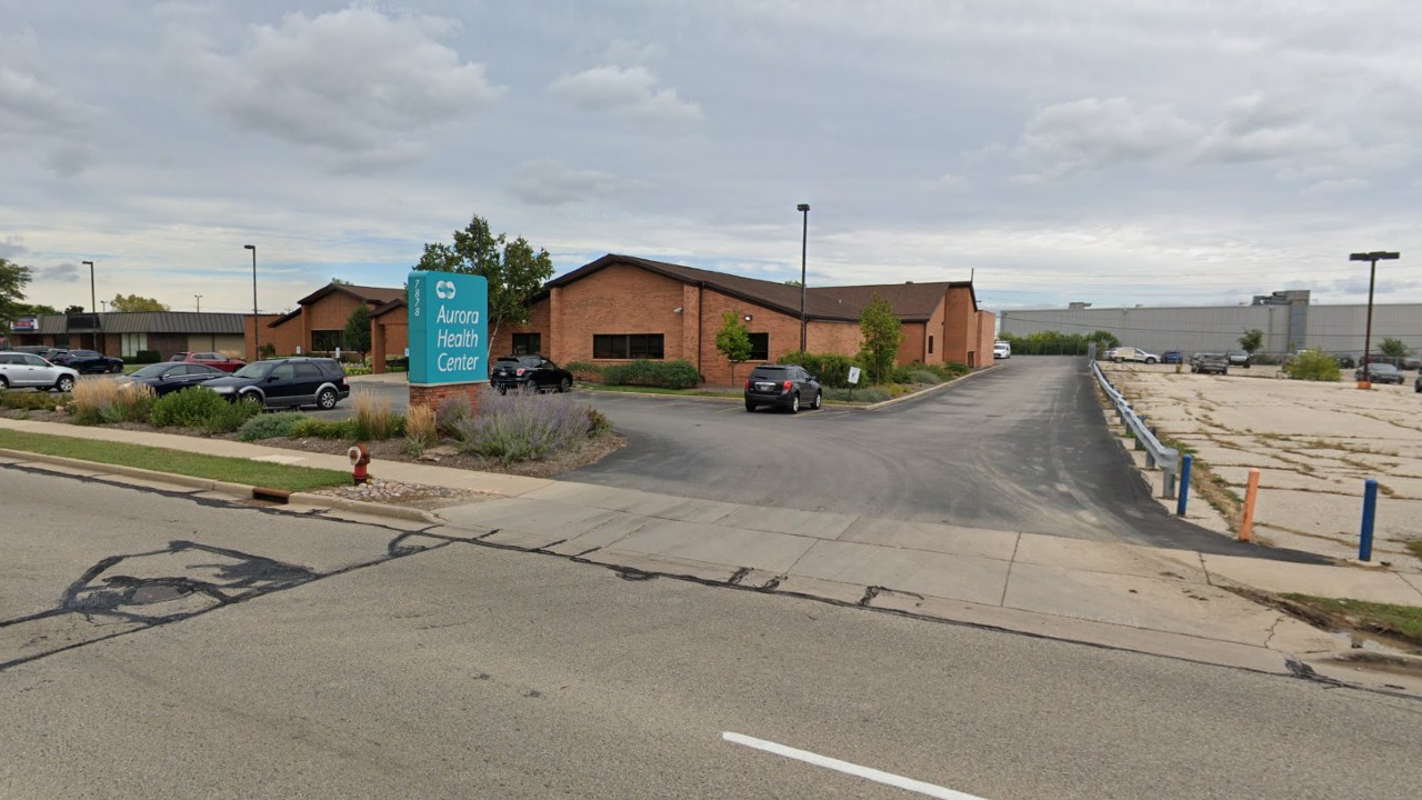 🔒 REIT sells two Milwaukee area Aurora medical clinics for more than  million